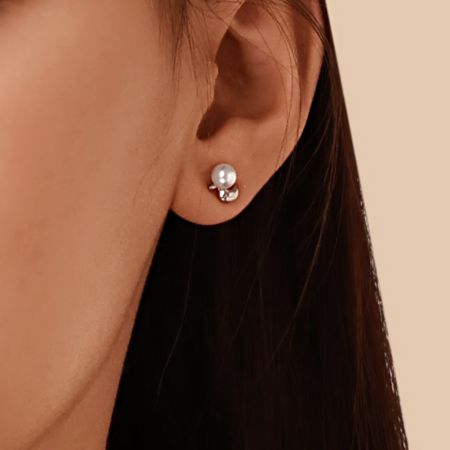 Duck Pearl Stud Earrings