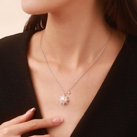White Nature Pearl Pendant Necklace