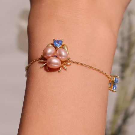 Crab Holding Heart Bracelet
