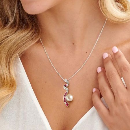 Ribbon Pendant Necklace
