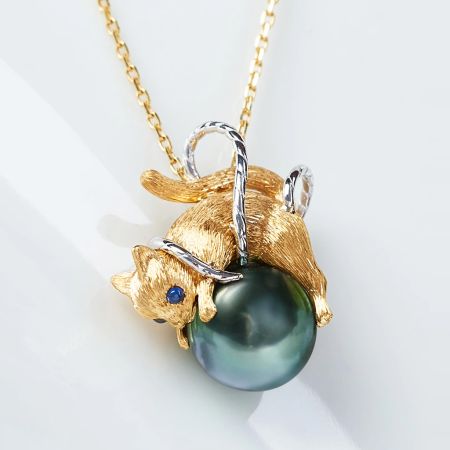 Cat Pendant Necklace