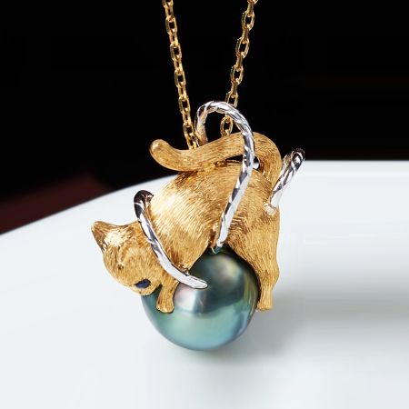 Cat Pendant Necklace