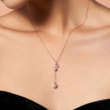 Curve Pendant Necklace
