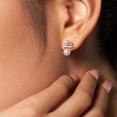 Curve Pearl Earrings