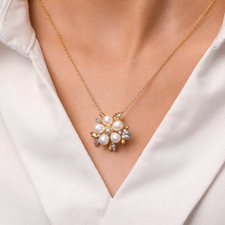 Flower Pendant Necklace