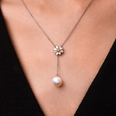 Daisy Pendant Necklace