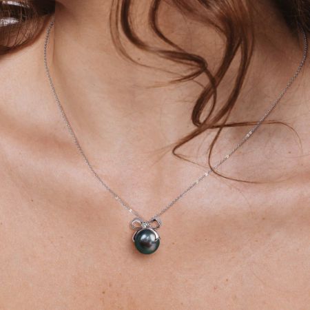 Bow Black Pearl Pendant Necklace