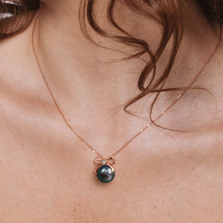 Bow Black Pearl Pendant Necklace
