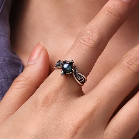 Octopus Tentacles Pearl Ring