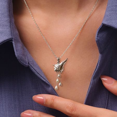 Conch Pendant Necklace