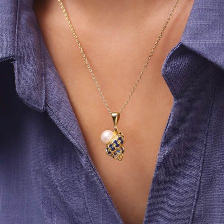 Conch Pendant Necklace