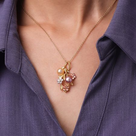 Bloom Flower Pendant Necklace