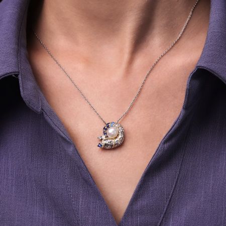Conch Pendant Necklace