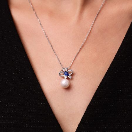 Ribbon Pendant Necklace