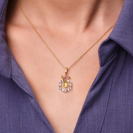 Christmas Wreath Pendant Necklace