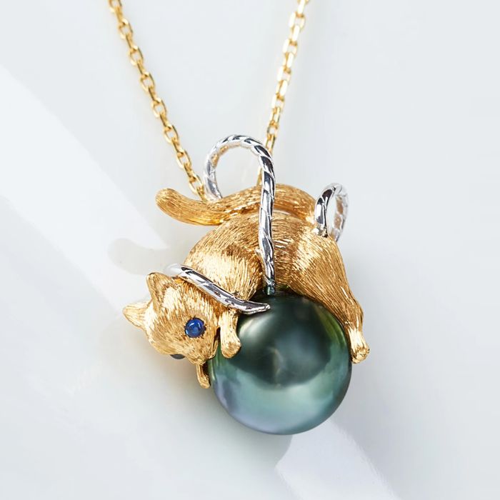 Cat Pendant Necklace